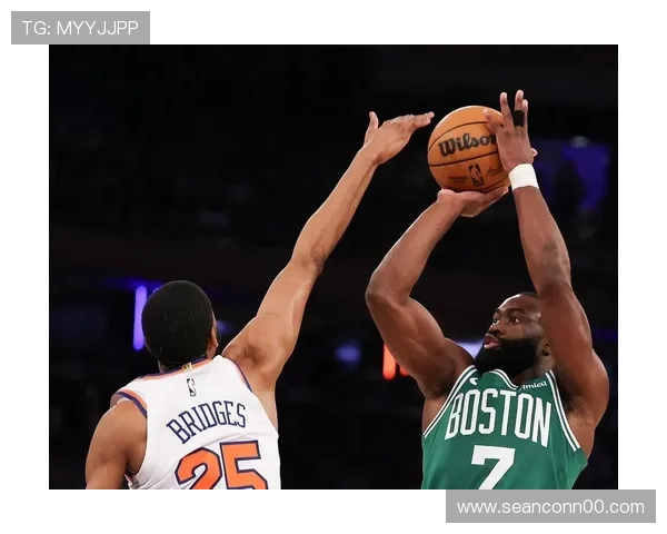 唐斯挡拆面对内线拉开空间，比爱德华兹突破更稳效率